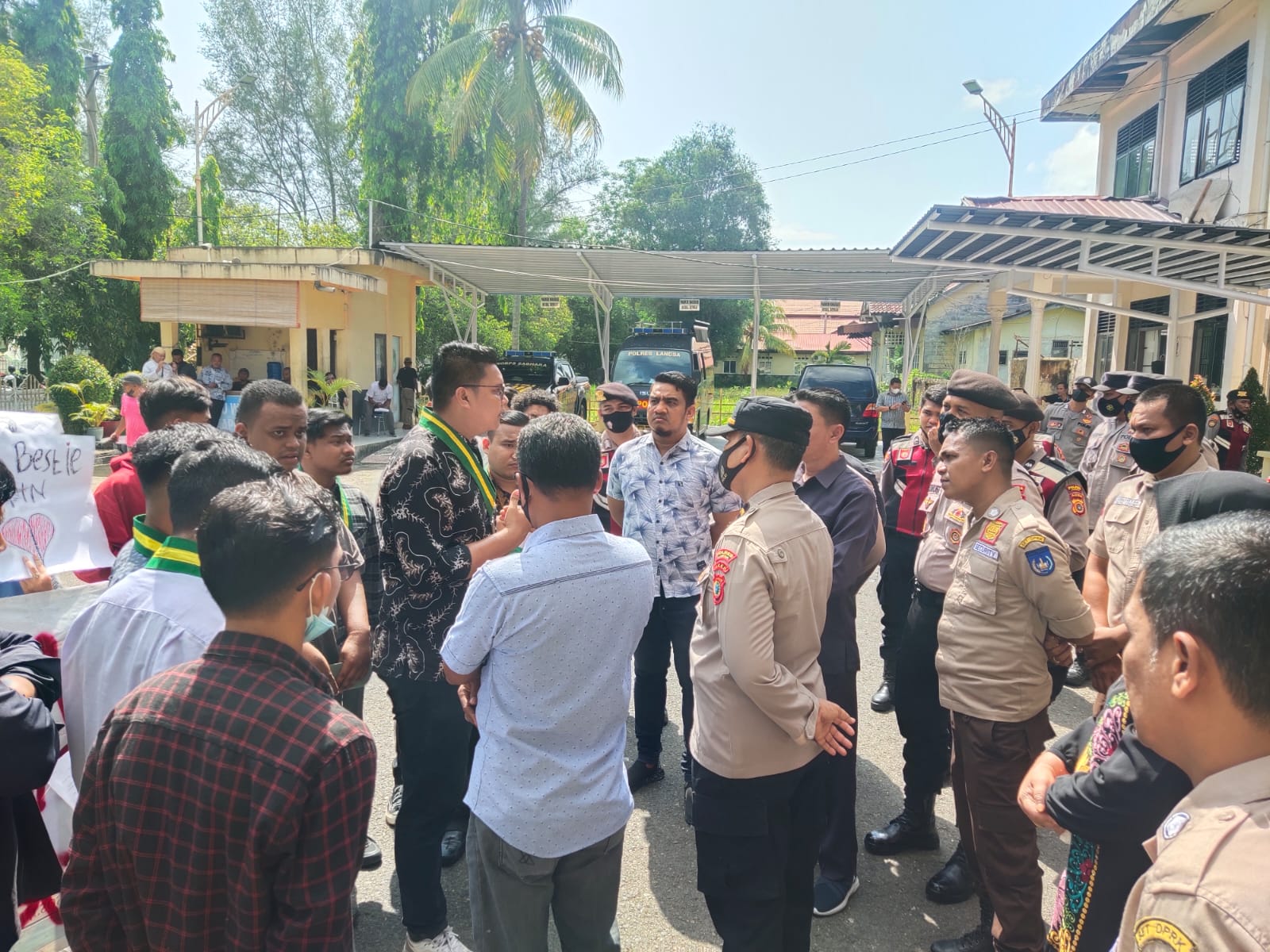 Gabungan Mahasiswa Di Langsa Geruduk Kantor DPRK Ini 5 Tuntutan Yang