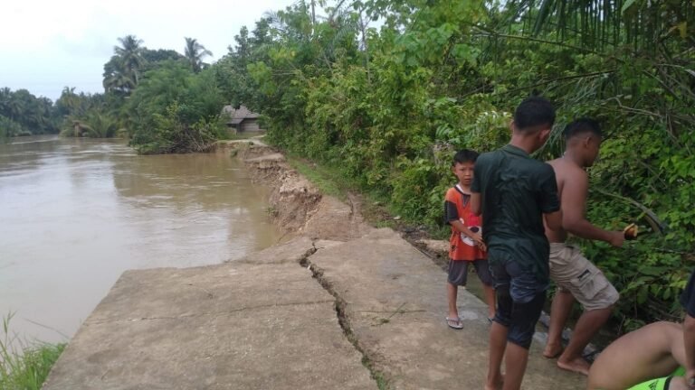 Jalan Penghubung Desa Di Aceh Timur Ini Putus Akibat Luapan Air