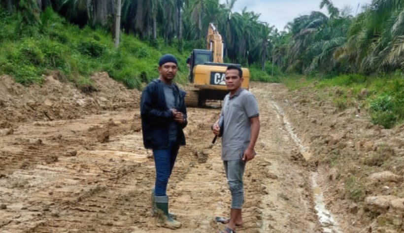 Usai Warga Tandu Jenazah Puluhan Kilometer Jalan Rusak Di Pedalaman