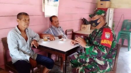 Jalin Silaturahmi, Babinsa 14/Rtp Komsos Dengan Tokoh Masyarakat