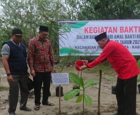 Kanwil Kemenag Aceh Timur Tanam Manggrove Bersama Kelompok Tani