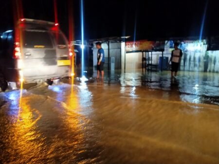 Banjir di Desa Bayeun Aceh Timur Semakin Meluap, Warga Mulai Mengungsi