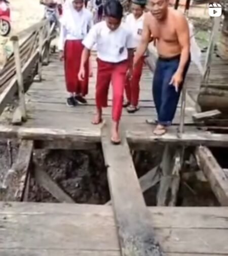 Viral Jembatan di Aceh Timur Rusak Parah