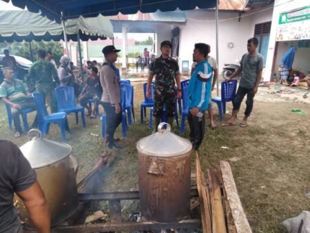Datangi Lokasi Banjir, Dandim 0104/Atim Cek Dapur Umum Dan Beri Bantuan