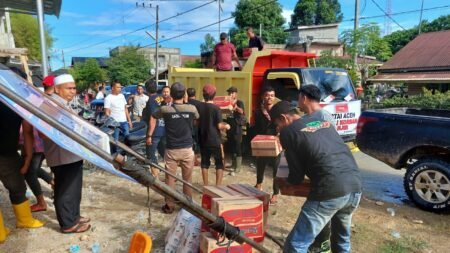 Ketua DPRK Aceh Timur Bersama DPW PA ‘Kompak’ Ringankan Beban Korban Banjir