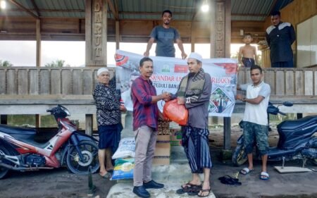 Al-Farlaky Kembali Salurkan Bantuan Korban Banjir di Beuringen dan Matang Kuta