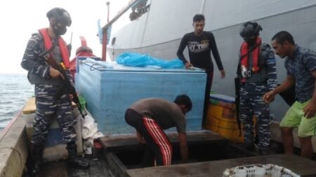 Pakai Jaring Pukat Trawl 2 Kapal Boat Aceh Timur di Amankan TNI AL