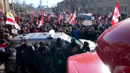 Demo Tolak Vaksinasi Penuhi Ibu Kota Ottawa Kanada, Hingga Kibarkan Bendera Nazi