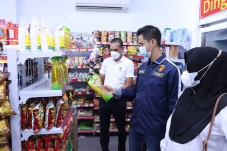 Didampingi Kabid Perdagangan, Polres Langsa cek Ketersediaan Migor di Pasar dan Toko