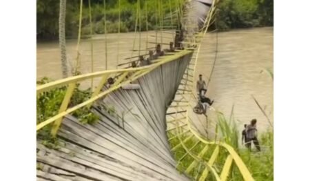 Sengklek Berujung Aborsi, Jembatan Ambruk Jadi Saksi