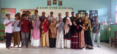 Ketua Veteran Aceh Isi Materi Training PII Aceh Timur