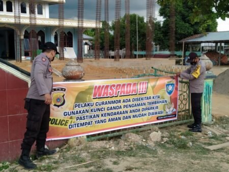 Antisipasi Curanmor, Polsek Ranto Peureulak Pasang Spanduk Himbauan Agar Warga Selalu Waspada
