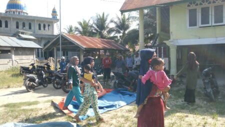 Warga Rusak Kantor Keuchik Matang Guru