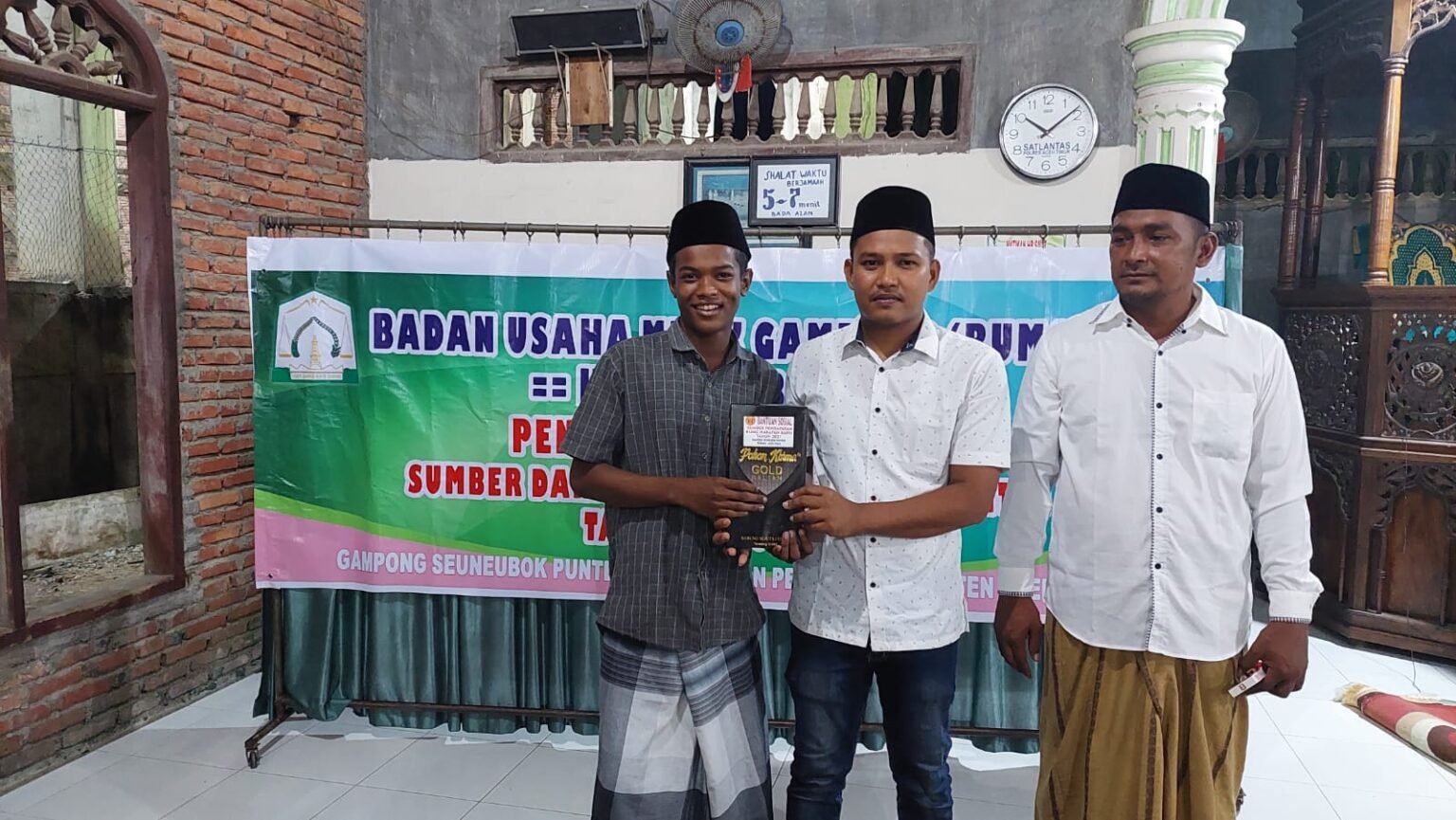 BUMG Harapan Baru Desa Seunebok Punteut Salurkan Batuan Sosial