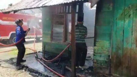 Diduga Korsleting Listrik, 1 Unit Rumah Berkonstruksi Kayu di Langsa Terbakar