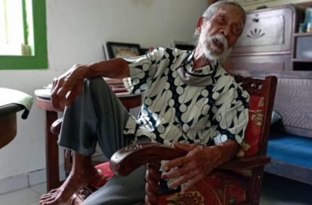 Pemulung Bergelar 4 Sarjana