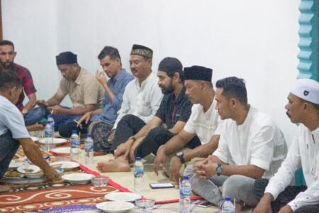 Amat Lembeng Dampingi Mualem dan Rekan Melayat ke Rumah Wakdan