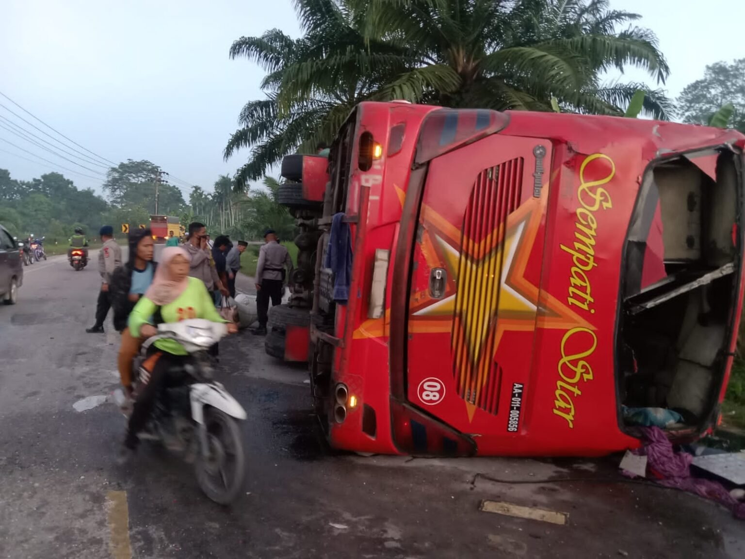 Polisi Minta Sopir Bus Simpati Star Terguling di Aceh Timur Menyerahkan Diri