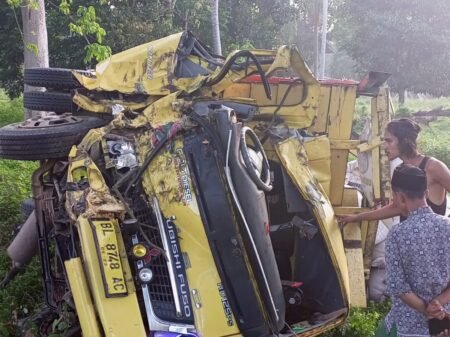 Tabrak Pohon, Supir Truk Meninggal Dunia di Aceh Timur