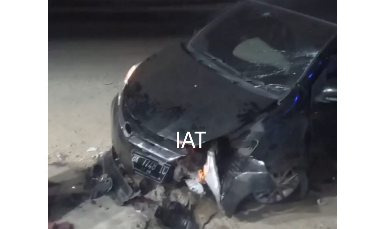 Minim Penerangan, Mobil Xenia Tabrak Trotoar Tikungan Lhok Nibong Aceh Timur