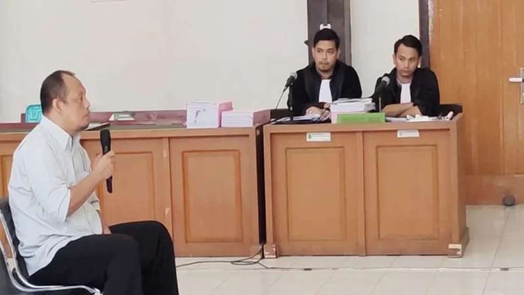 Bar-bar! Mantan Kepsek Ini Gunakan Dana BOS Untuk Judi Online