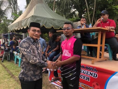 Haji Uma Resmi Buka Open Turnamen Sepak Bola Legend Se Provinsi Aceh di Pidie