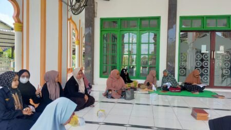 PENGAJIAN IBU-IBU SEBAGAI APLIKASI PENDIDIKAN AGAMA