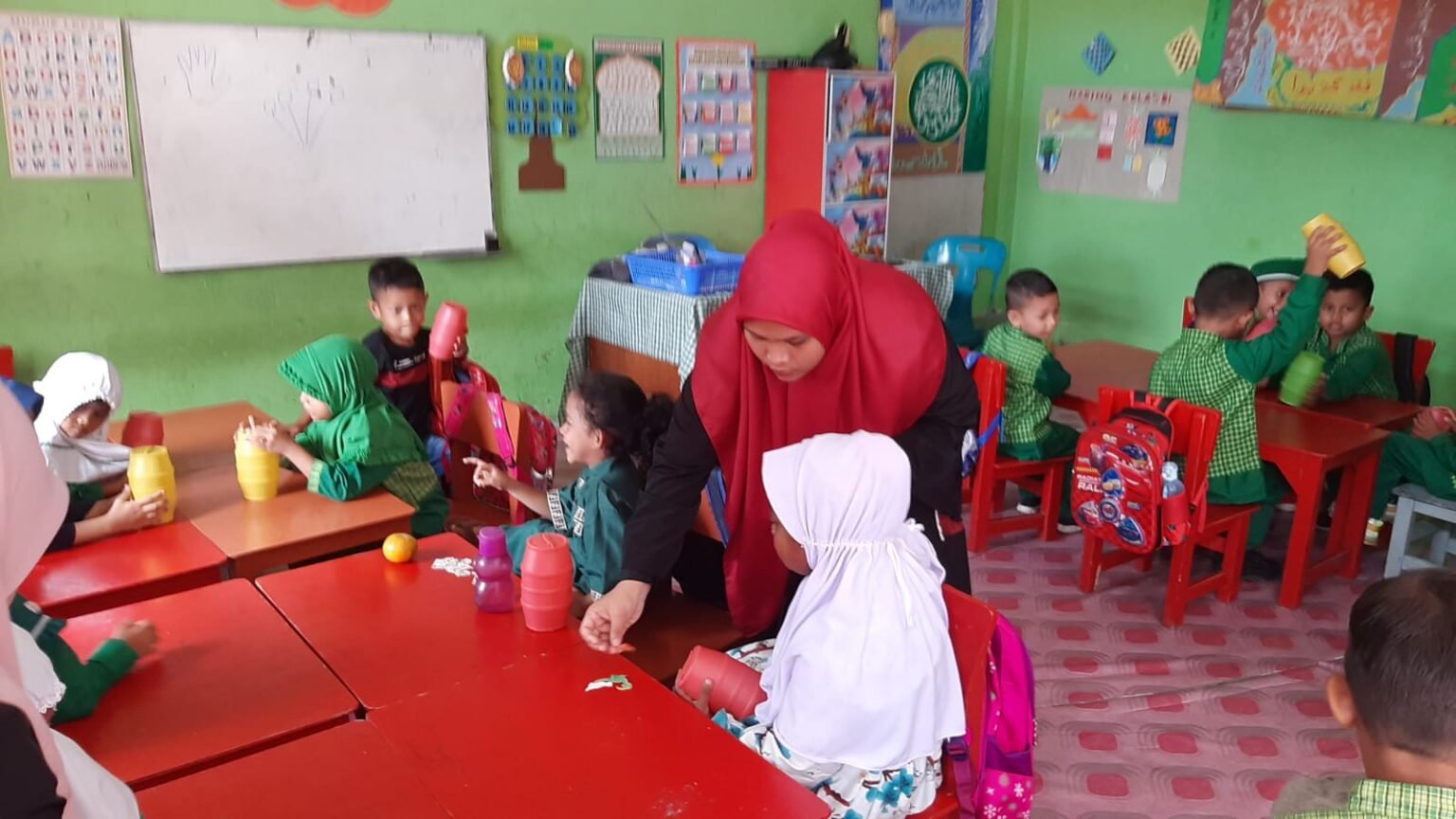 MENINGKATKAN KREATIVITAS ANAK MELALUI KERAJINAN TANGAN