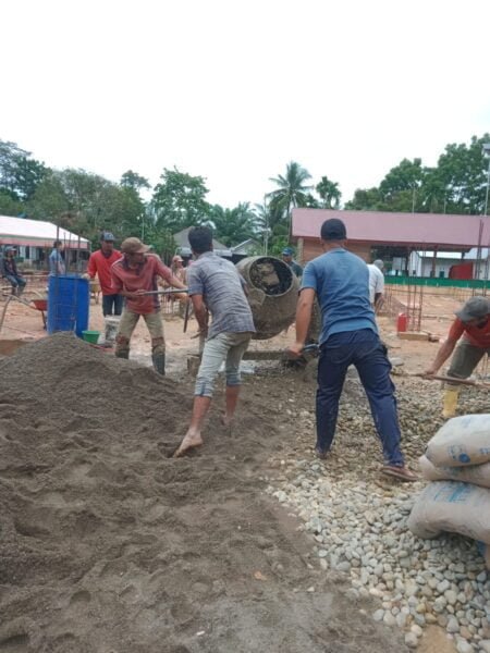 Warga Matang Weng Gotong Royong Membangun Masjid Baru