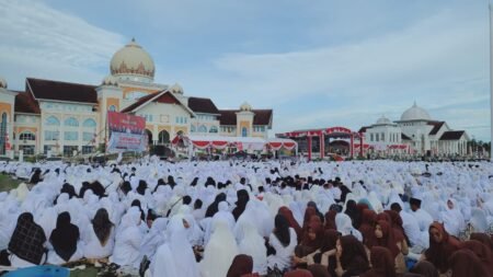 Ribuan Rakyat Dan Pejabat Di Aceh Utara Larut Dalam Zikir Sambut HUT RI Ke 77 Dan 1 Muharram 1444 H