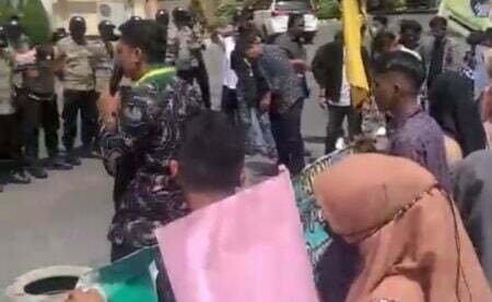 Mahasiswa Kembali Gelar Aksi Demonstrasi Di Gedung DPRK Langsa Aceh
