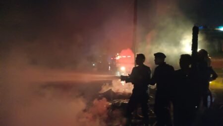 Brimob Kompi 2 Batalyon Aramiyah Turunkan Water Canon Bantu Padamkan 3 Rumah Terbakar di Langsa