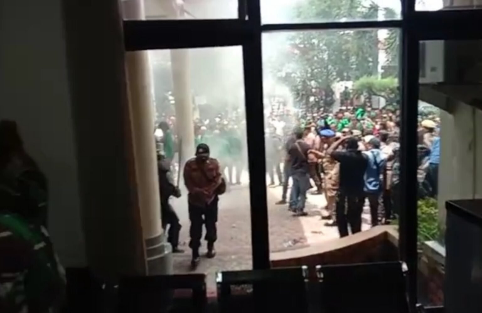 Demo Tolak Kenaikan Harga BBM Ricuh di Lhokseumawe