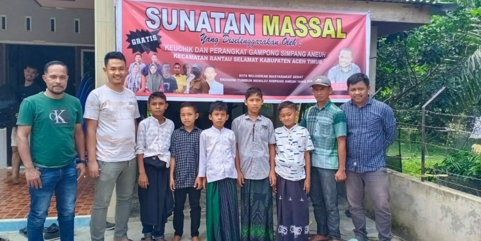 Keuchik Desa Simpang Aneuh Beserta Perangkat Adakan Sunatan Massal