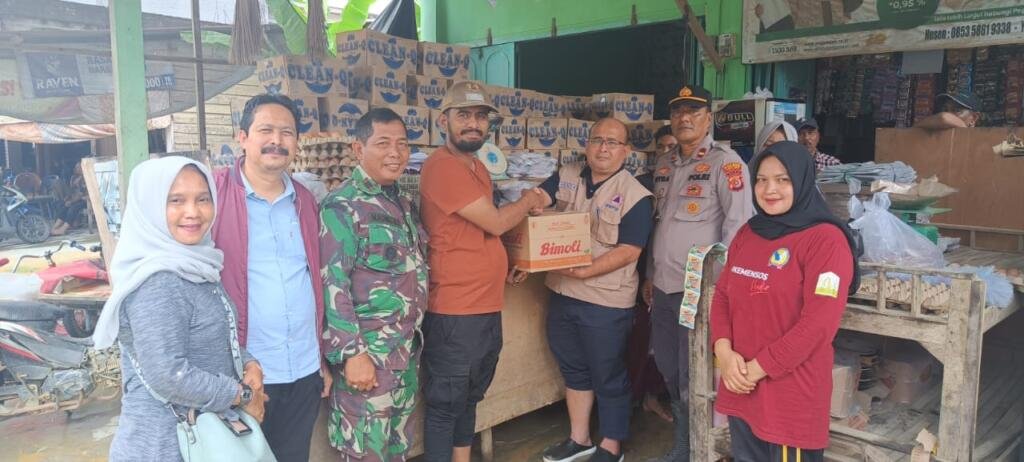 PT Medco Salurkan Bantuan Tanggap darurat untuk Korban Banjir di Indra Makmu
