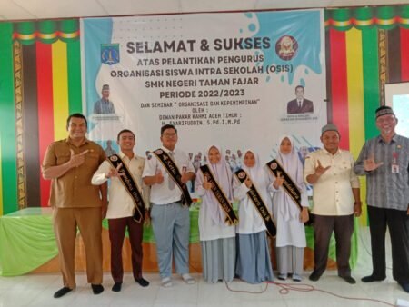 Dewan Pakar KAHMI Bekali Pengetahuan Organisasi OSIS SMKN Taman Fajar