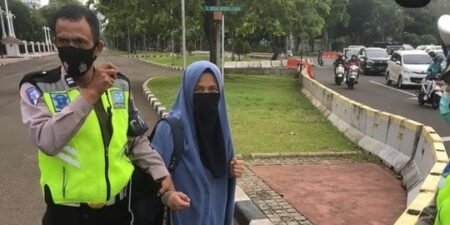 Seorang Wanita Bawa Senjata Api Menerobos Kawasan Istana Kepresidenan di Jakarta