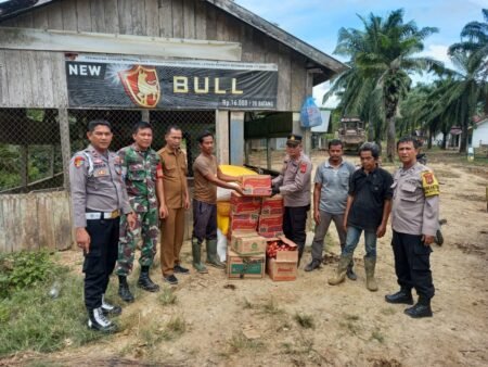 Sisir Pedalaman, Polsek Rantau Selamat Antar Puluhan Paket Sembako