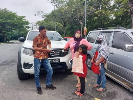 Haji Uma Bantu Pemulangan 3 Yatim Warga Malaysia Keturunan Aceh