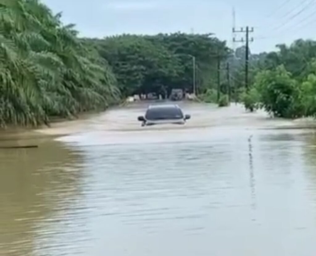 Banjir Aceh Tamiang Lumpuhkan Jalan Lintas Medan – Banda Aceh
