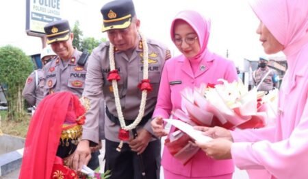 Masuk Polres Langsa AKBP Muhammadun Disambut Dengan Tarian Ranup Lampuan