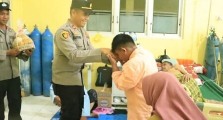 Kapolda Aceh Beri Biaya Pengobatan ke Bocah yang Viral Bawa Ayah Sakit Pakai Becak