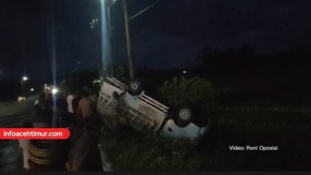 Kecelakaan Tunggal, Pick Up Muatan Ikan Terguling di Depan Polres Aceh Timur