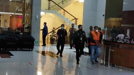 Buron Sejak 2018, Kini KPK Tahan Izil Azhar Eks Panglima GAM