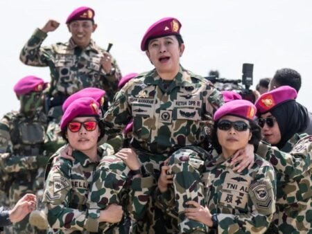 Puan Diangkat Jadi Warga Kehormatan dengan Rangkaian Simulasi Perang