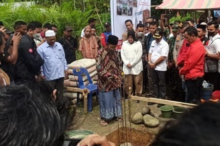 Mensos RI Berikan Bantuan Rumah Tahan Gempa 11 Unit di Aceh Timur