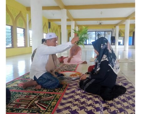 Remaja Tapanuli Ucap Dua Kalimat Syahadat di Masjid Baitul Muttaqin Aceh Timur