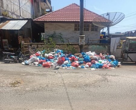 Sampah di Senin Pagi Kota Idi Aceh Timur Menggunung