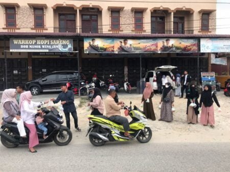 Berbagi Berkah Ramadhan, HMI Aceh Timur Santuni Yatim dan Bagikan Takjil di Idi Rayeuk