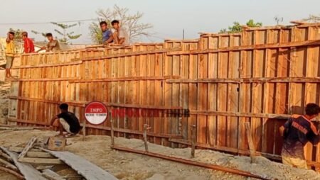 Para Pekerja Proyek Jembatan di Kuala Langsa Tidak Menggunakan APD